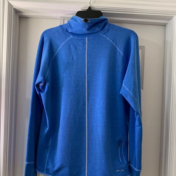 NIKE Blue Dri-Fit Top with Sporty Raglan Seams - Picture 5 of 9